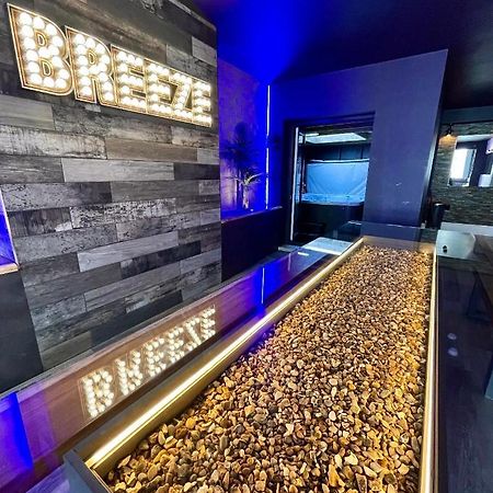Breeze Suites - Luxury Group Accom - Sleeps 19 Блэкпул Экстерьер фото