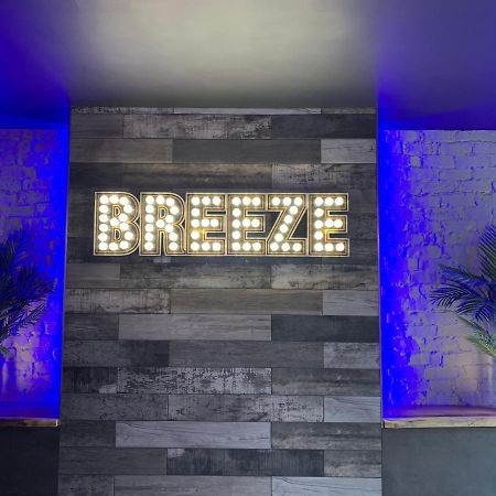 Breeze Suites - Luxury Group Accom - Sleeps 19 Блэкпул Экстерьер фото