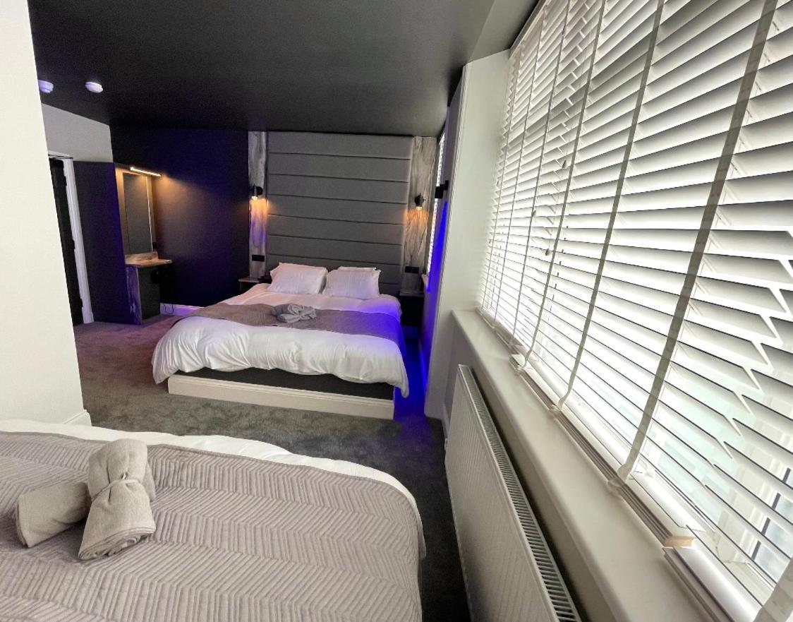 Breeze Suites - Luxury Group Accom - Sleeps 19 Блэкпул Экстерьер фото