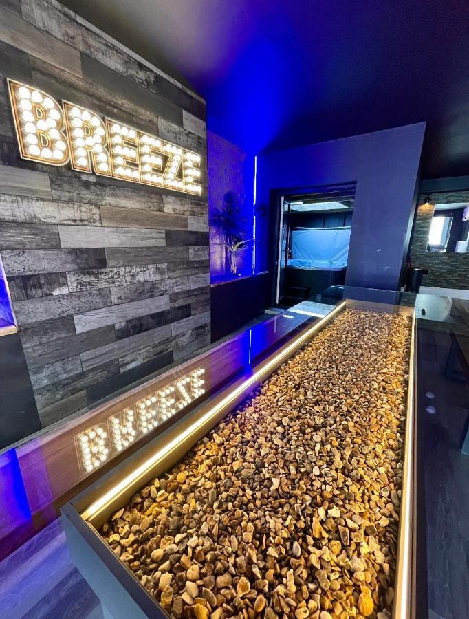 Breeze Suites - Luxury Group Accom - Sleeps 19 Блэкпул Экстерьер фото